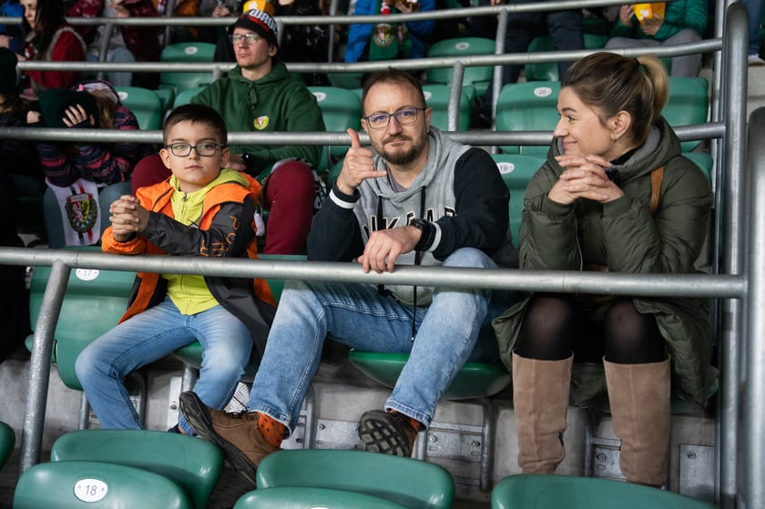 Kibice na meczu Śląska z Widzewem (2 marca 2024) na Tarczyński Arenie